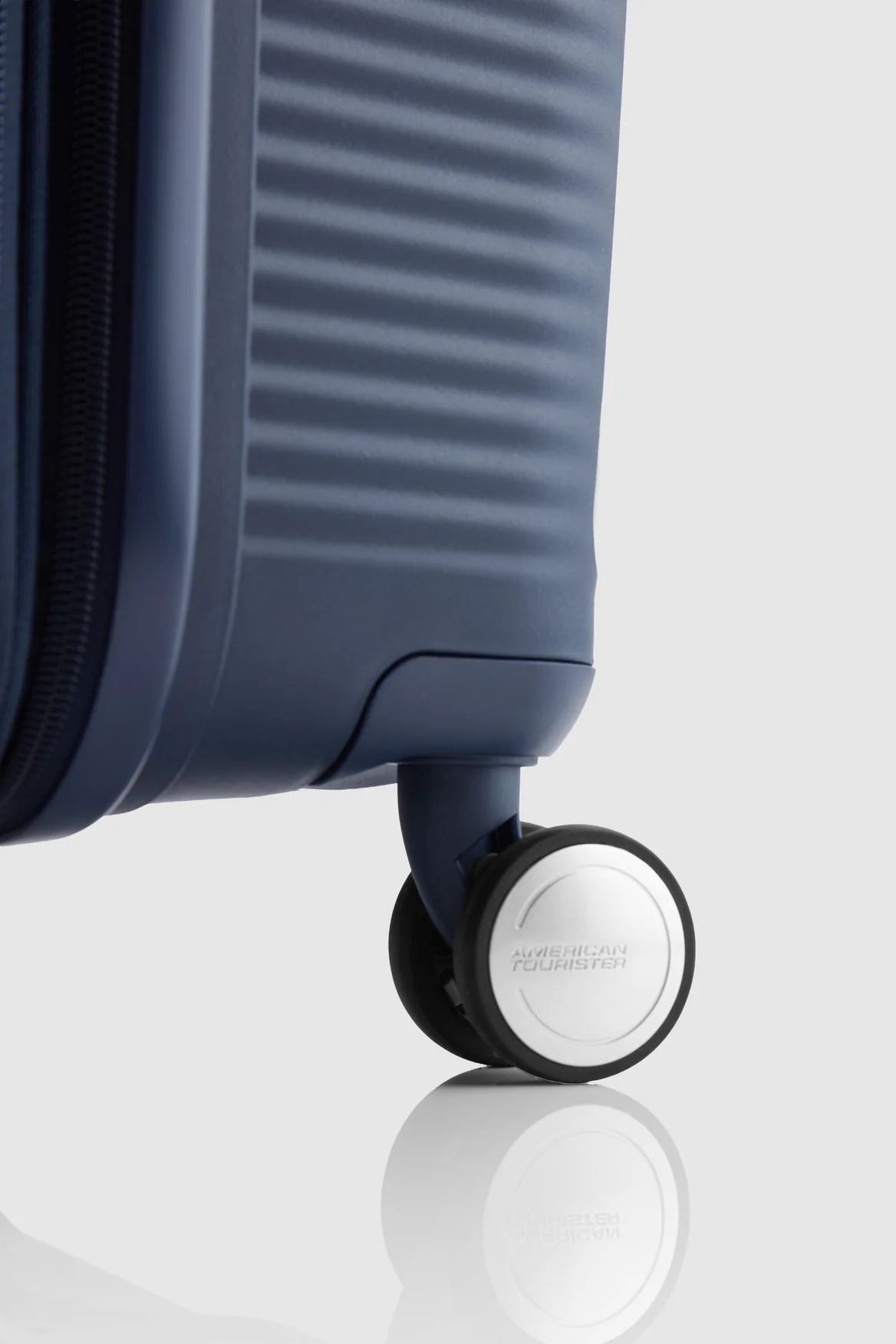 Curio 2 55cm Suitcase - Image 6