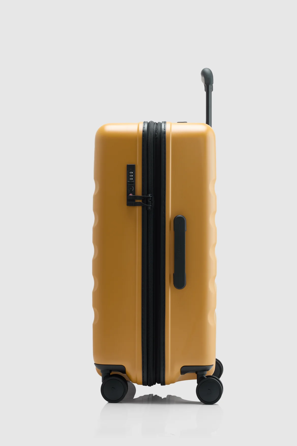 Icon Stripe 66cm Suitcase - Image 2