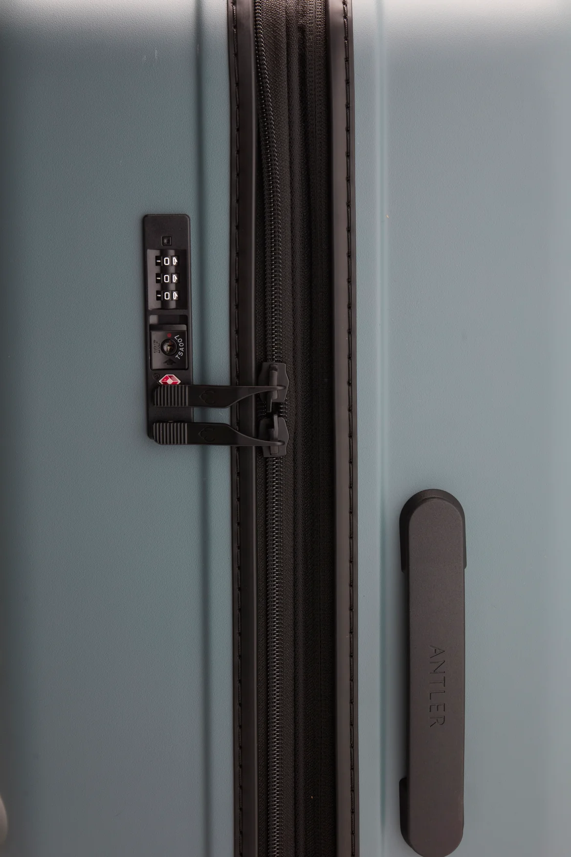 Icon Stripe 66cm Suitcase - Image 7
