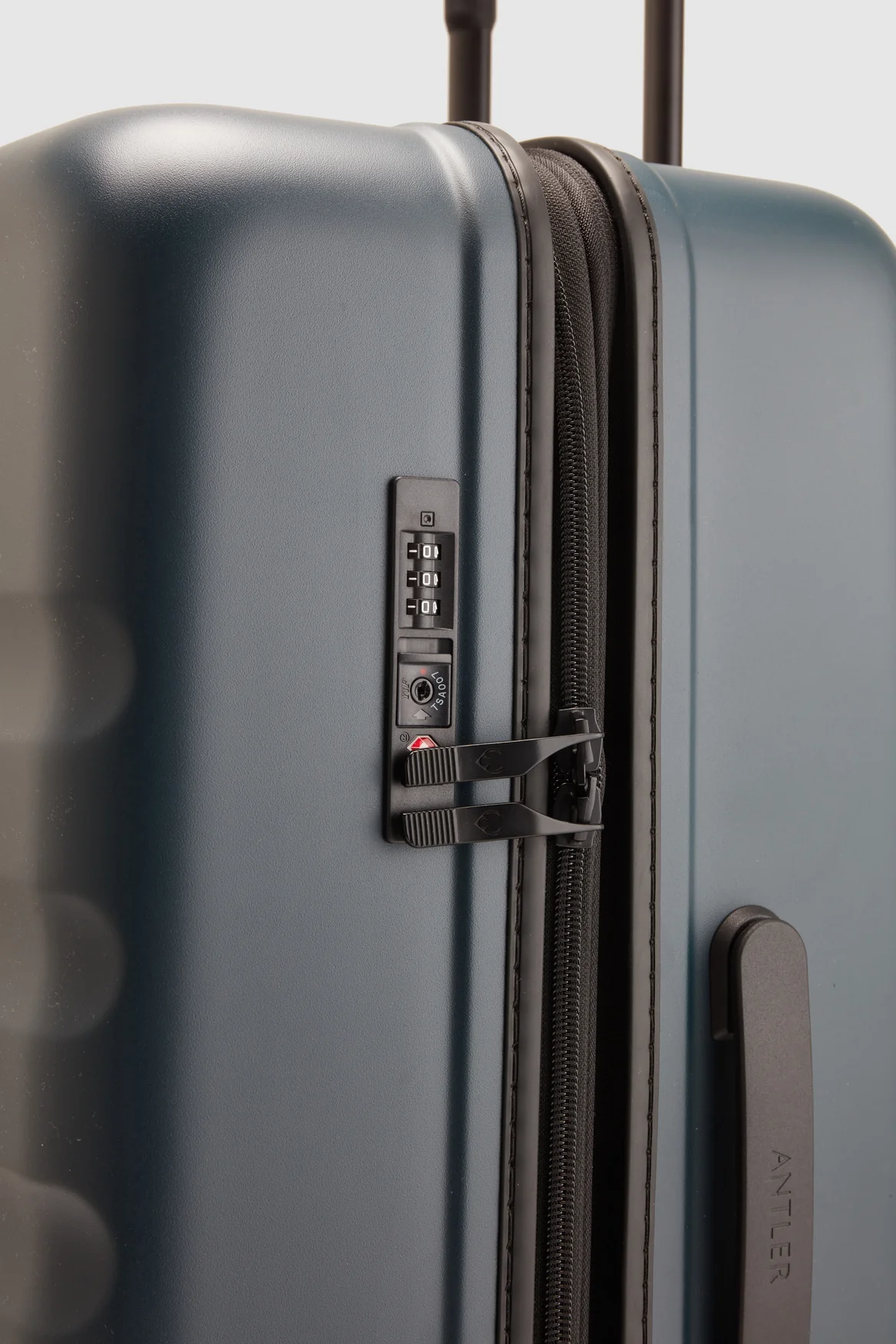 Icon Stripe 78cm Suitcase - Image 7