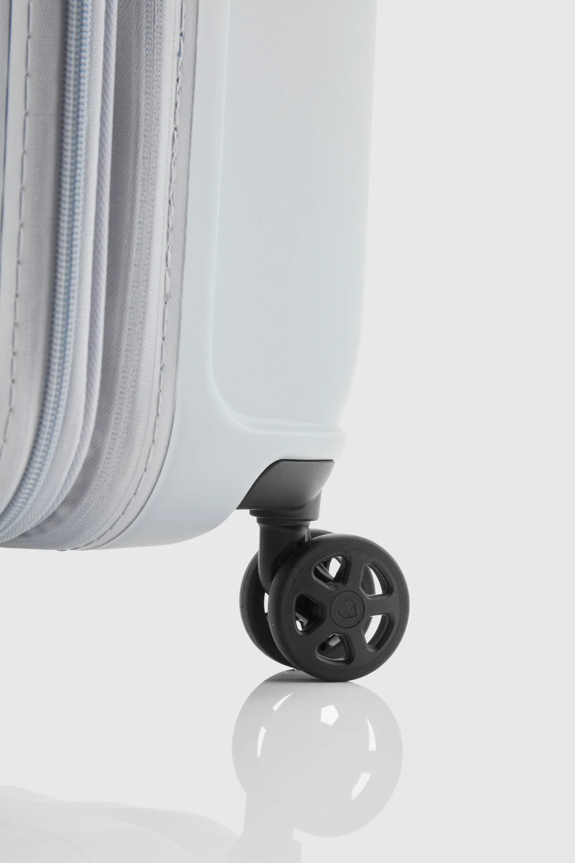 Single Stripe 68cm Suitcase - Image 6