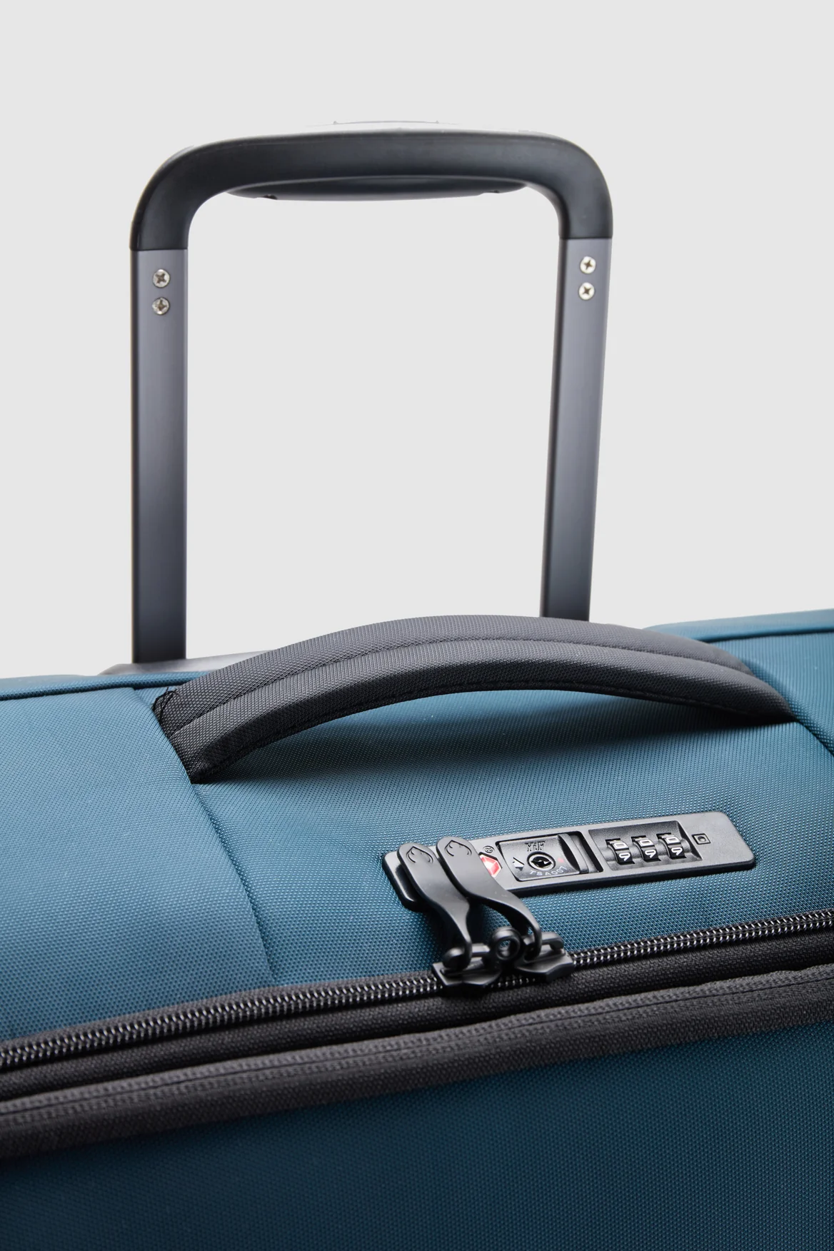 Soft Stripe 2.0 69cm Suitcase - Image 7