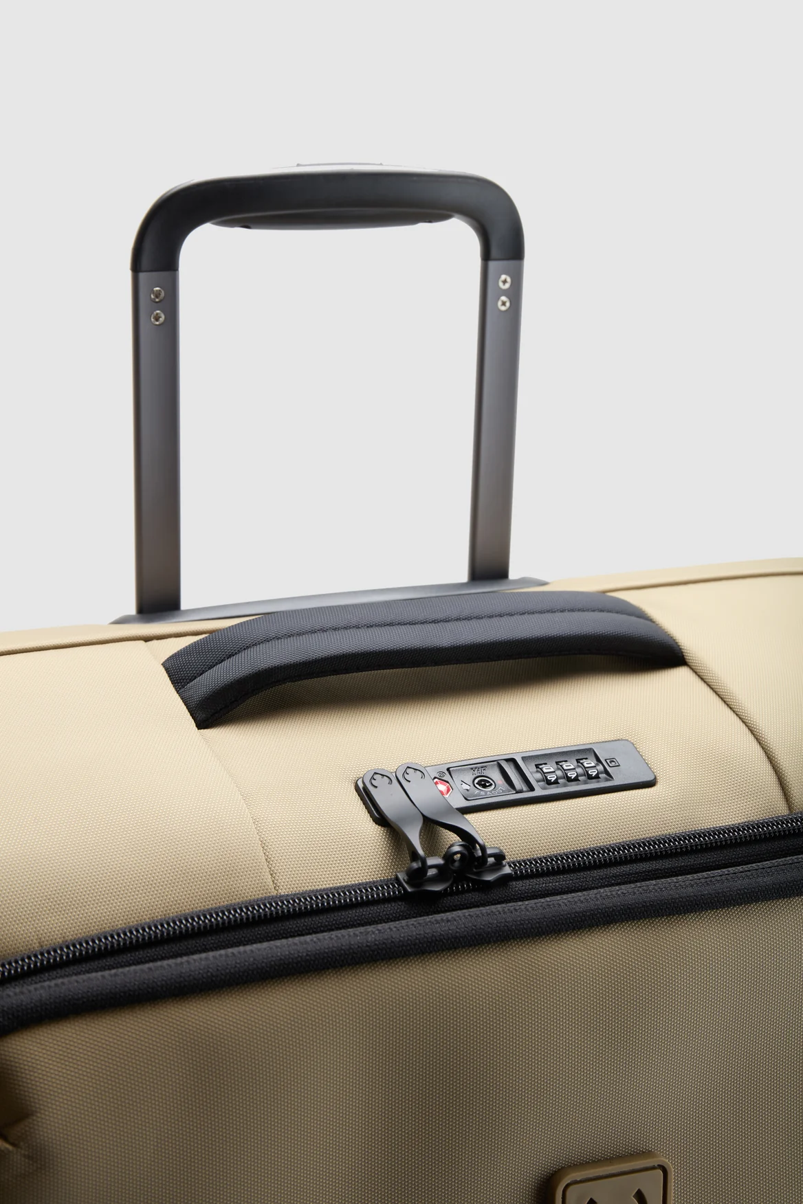 Soft Stripe 2.0 69cm Suitcase - Image 7