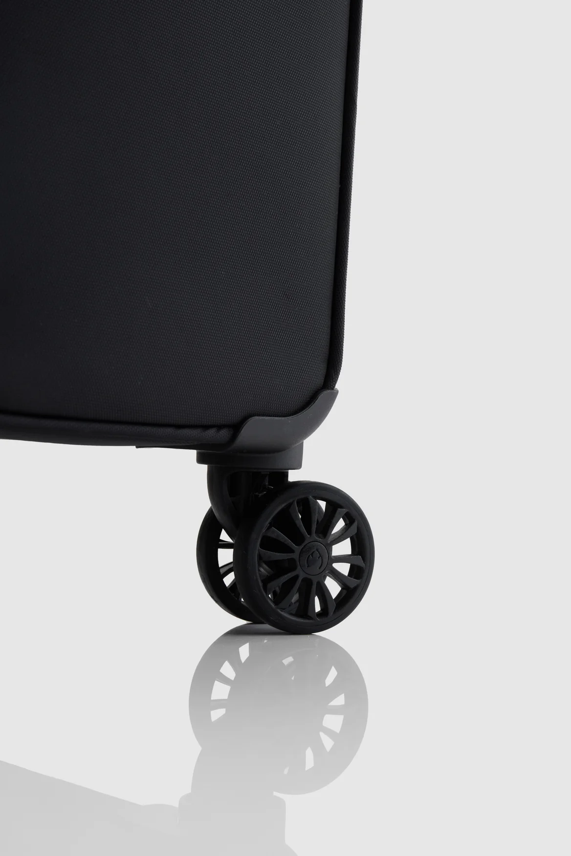Soft Stripe 2.0 81cm Suitcase - Image 6