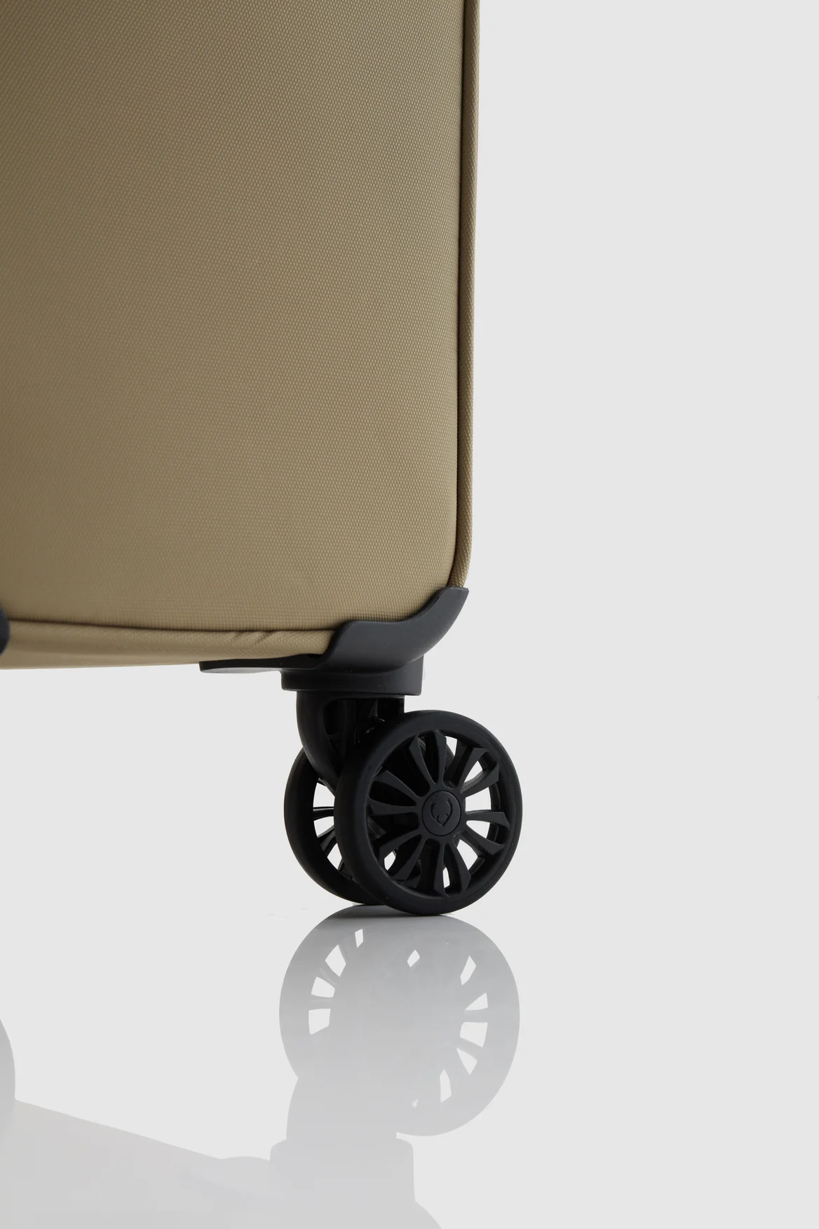Soft Stripe 2.0 81cm Suitcase - Image 6