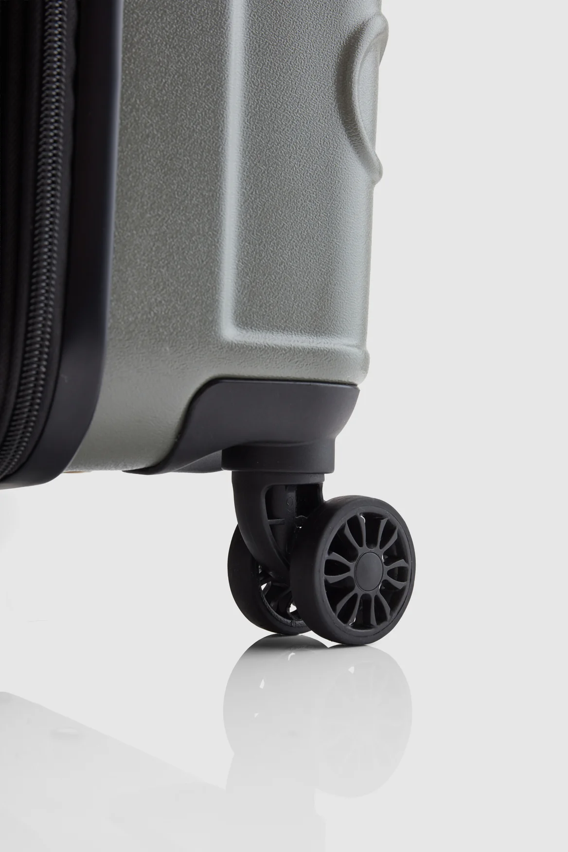 Insignia 2.0 78cm Suitcase - Image 6