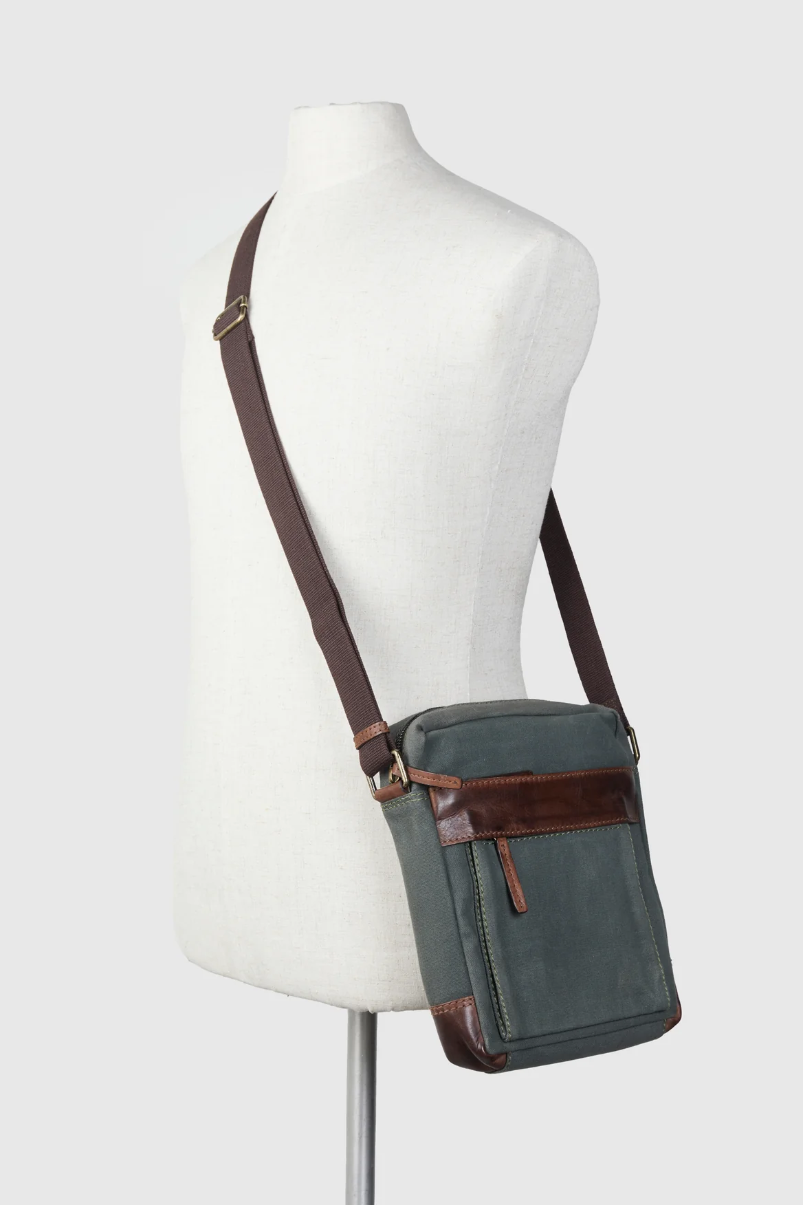 Noah Canvas/Lea Trim NS Satchel - Image 4