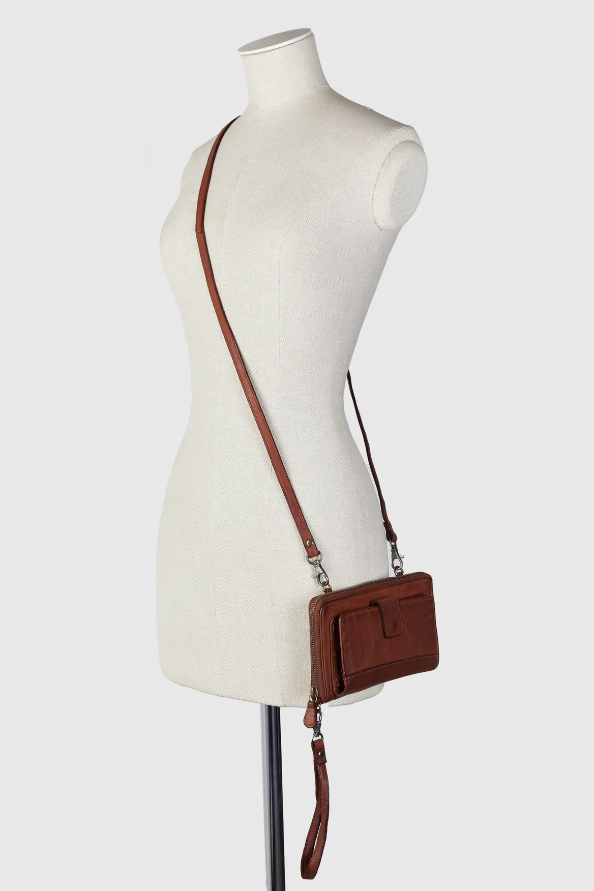 Ari Leather Crossbody Bag - Image 4