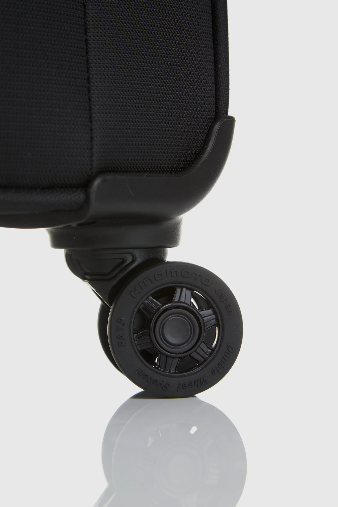 Spin Air 4 72cm Suitcase - Image 6