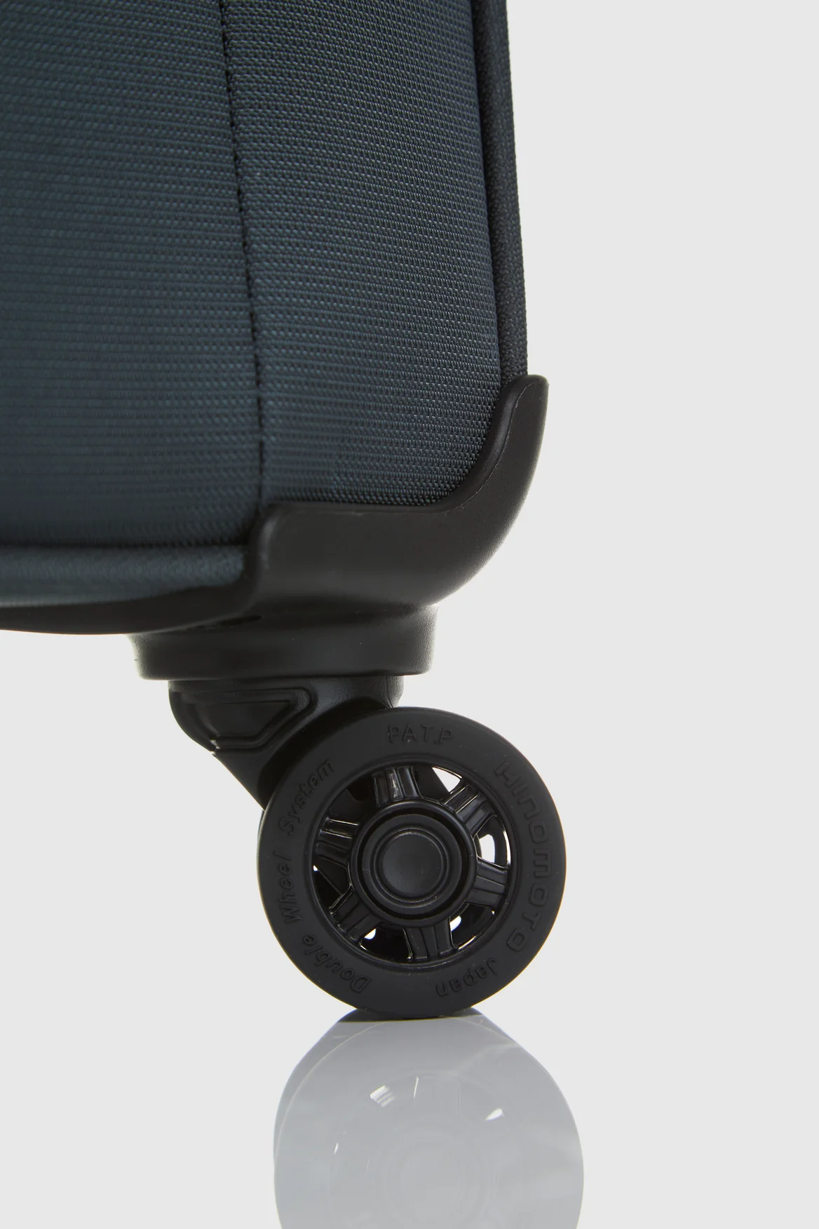 Spin Air 4 83cm Suitcase - Image 6