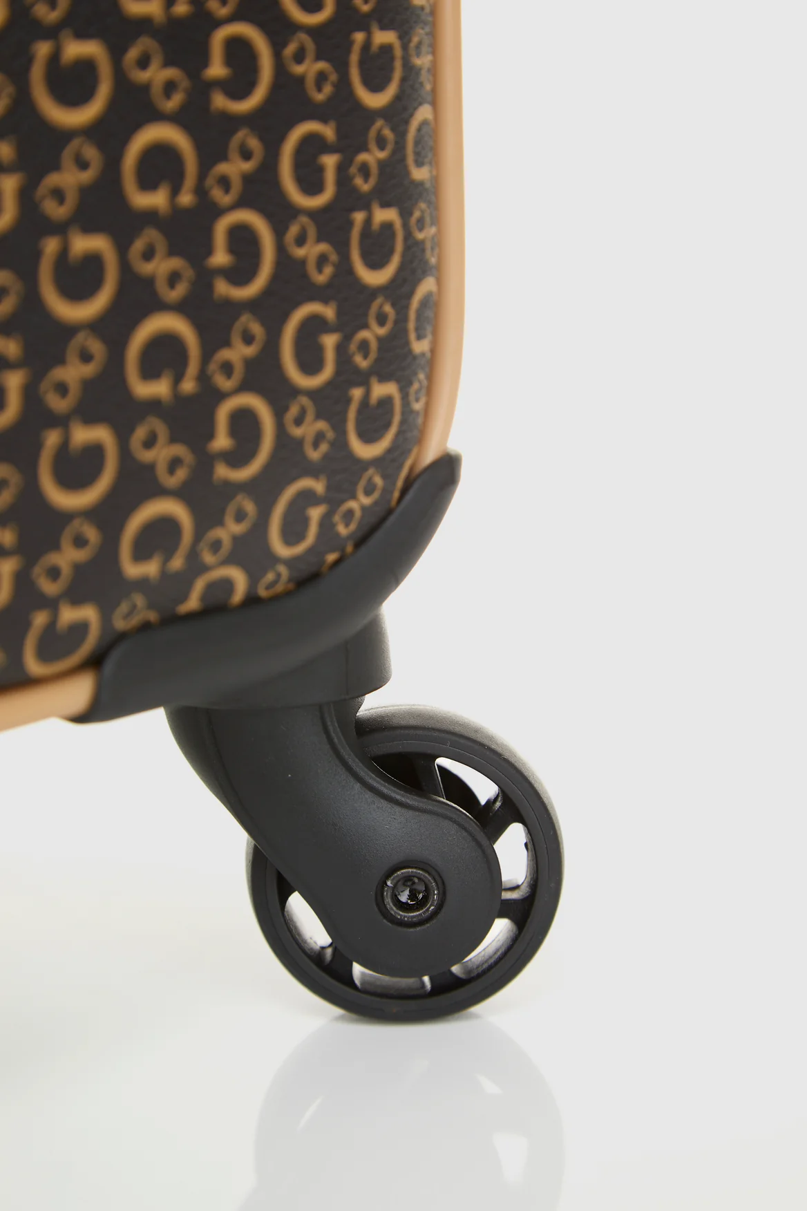 Elisa Check-In 69cm Suitcase - Image 6