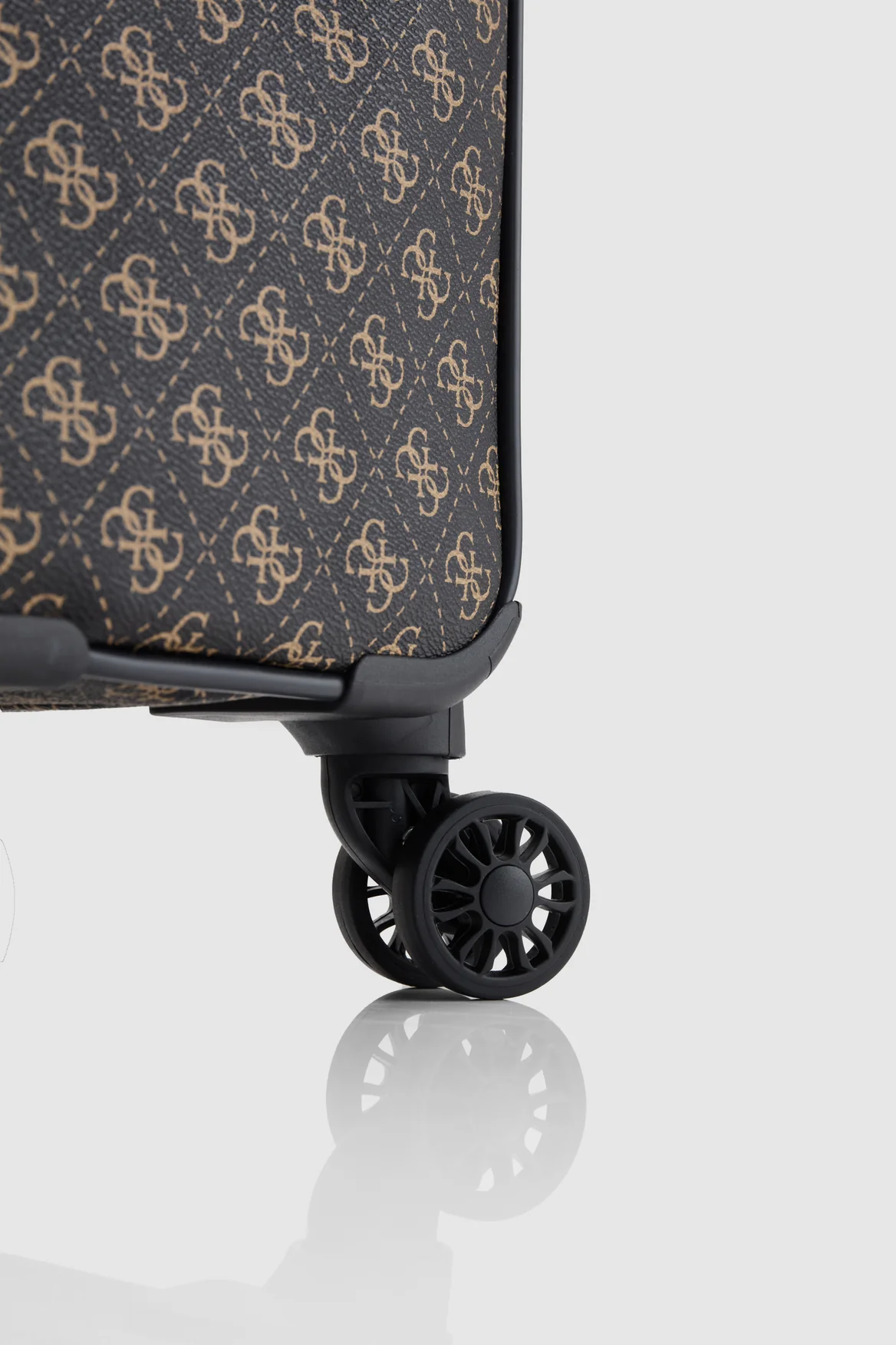 Logo Bask Check-In 69cm Suitcase - Image 6