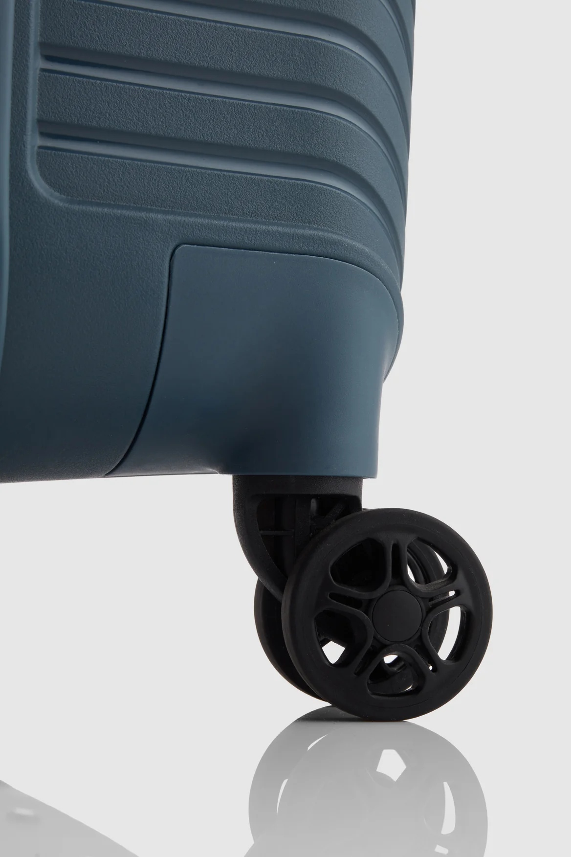 Bondi Check-In 66cm Suitcase - Image 6