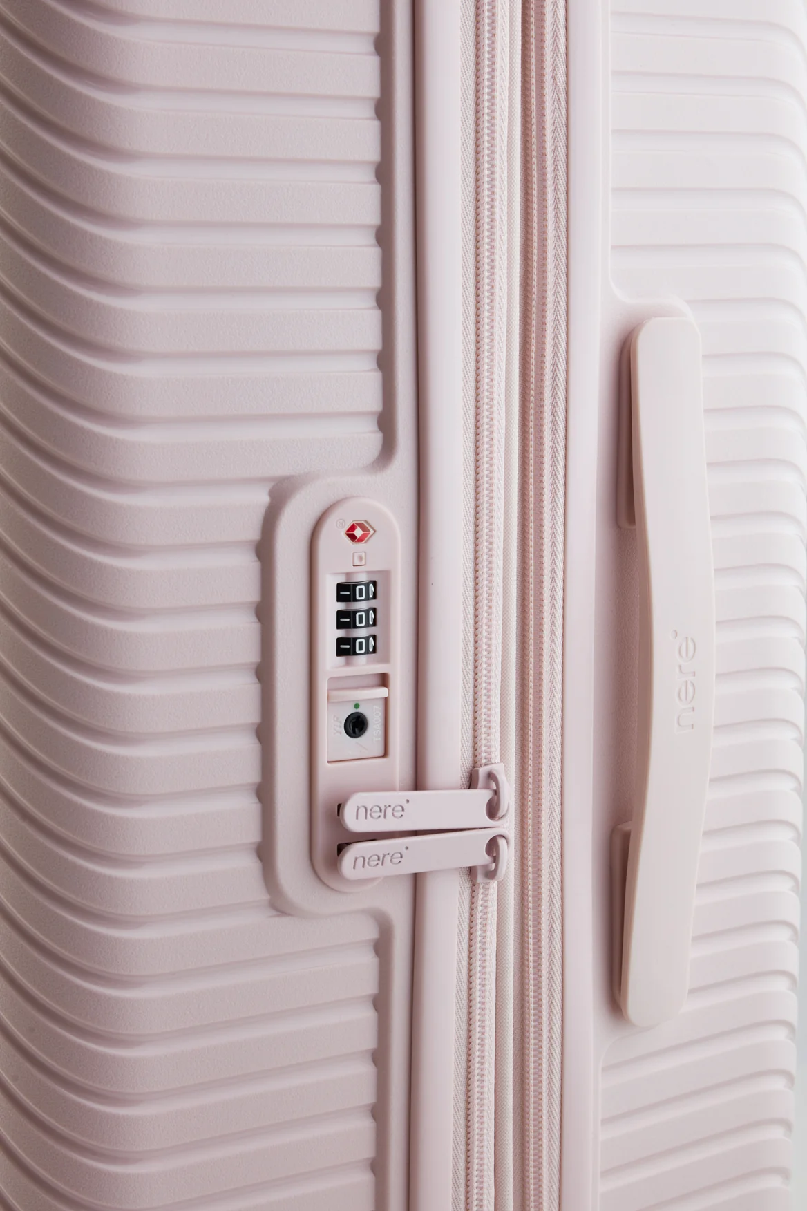 Bondi Check-In 80cm Suitcase - Image 7