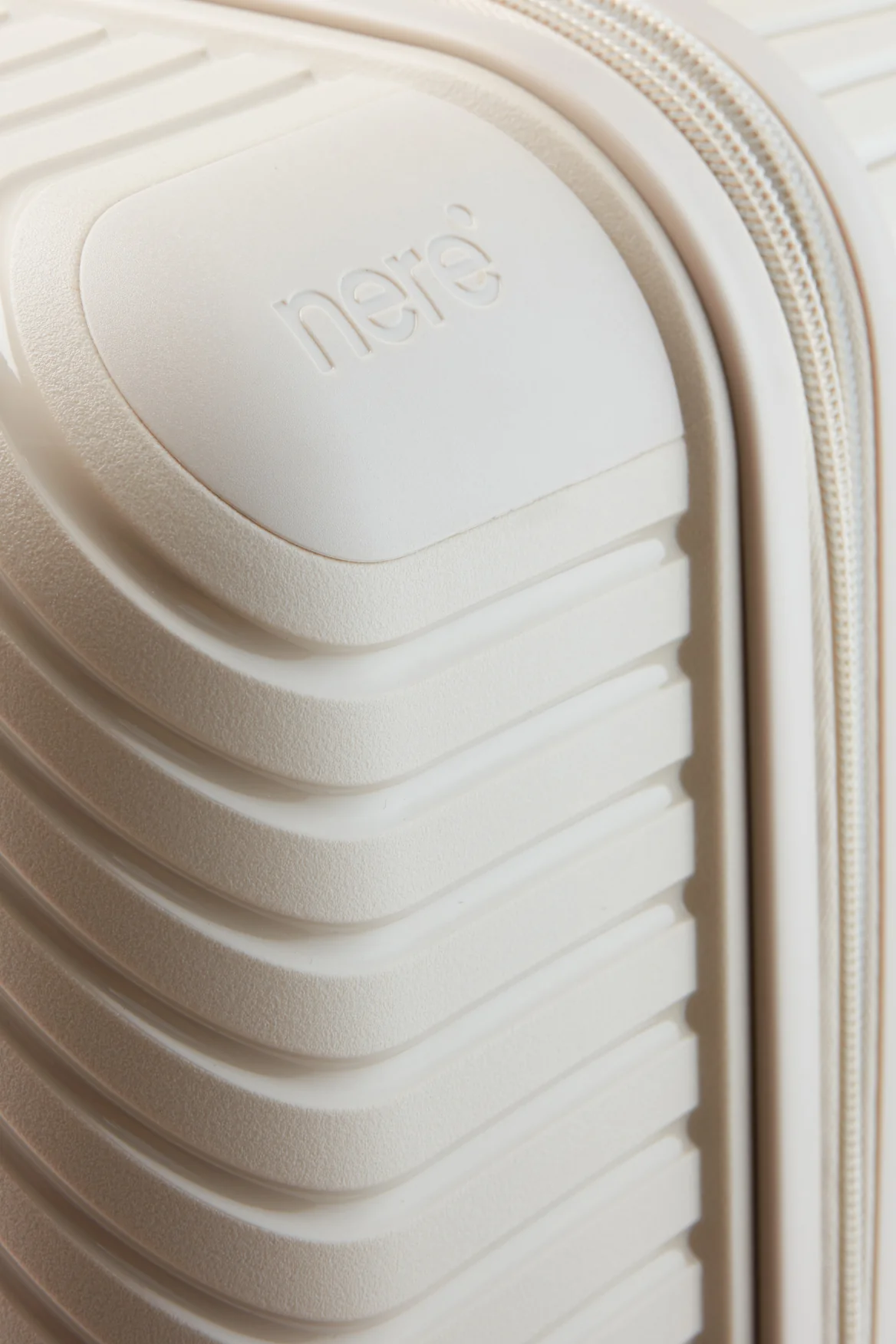 Bondi Check-In 80cm Suitcase - Image 8