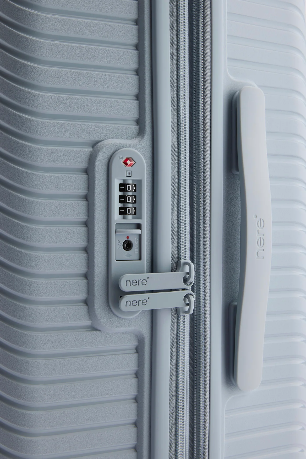 Bondi Check-In 80cm Suitcase - Image 7