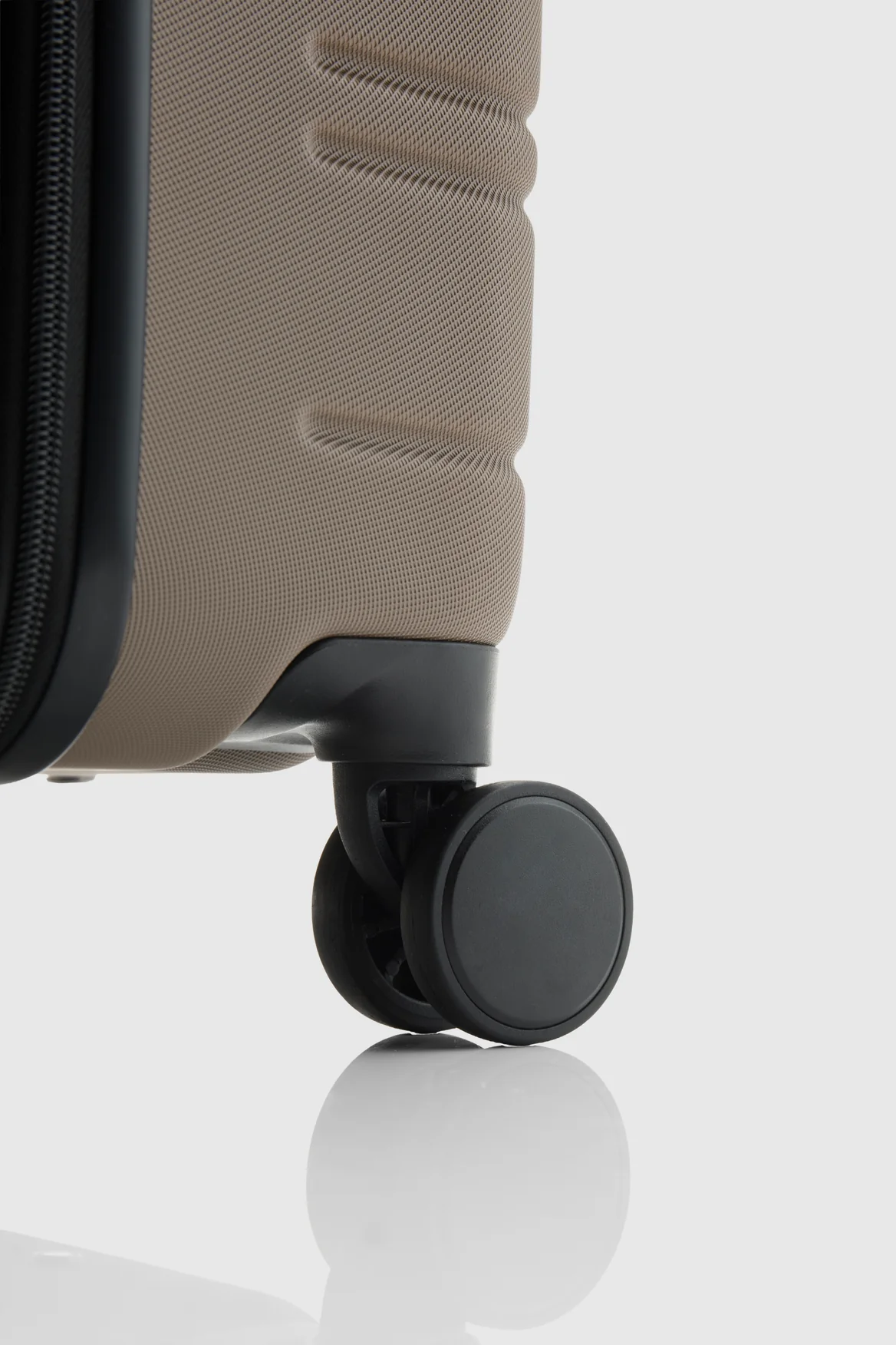 Stori 3pc Suitcase Set - Image 7