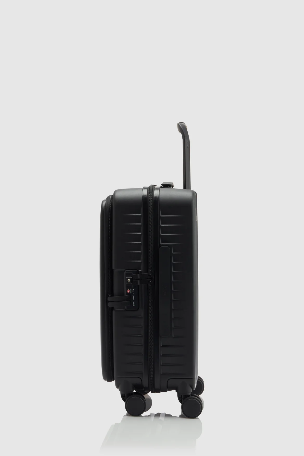 Venture Dual Open 56cm Suitcase - Image 2