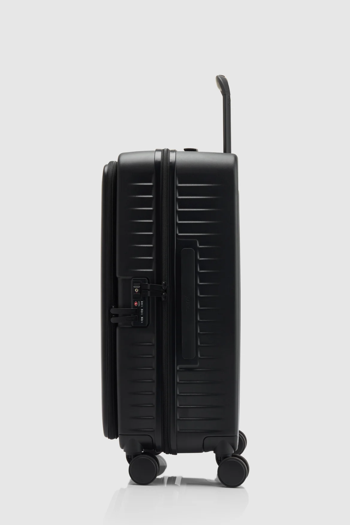 Venture Dual Open 66cm Suitcase - Image 2