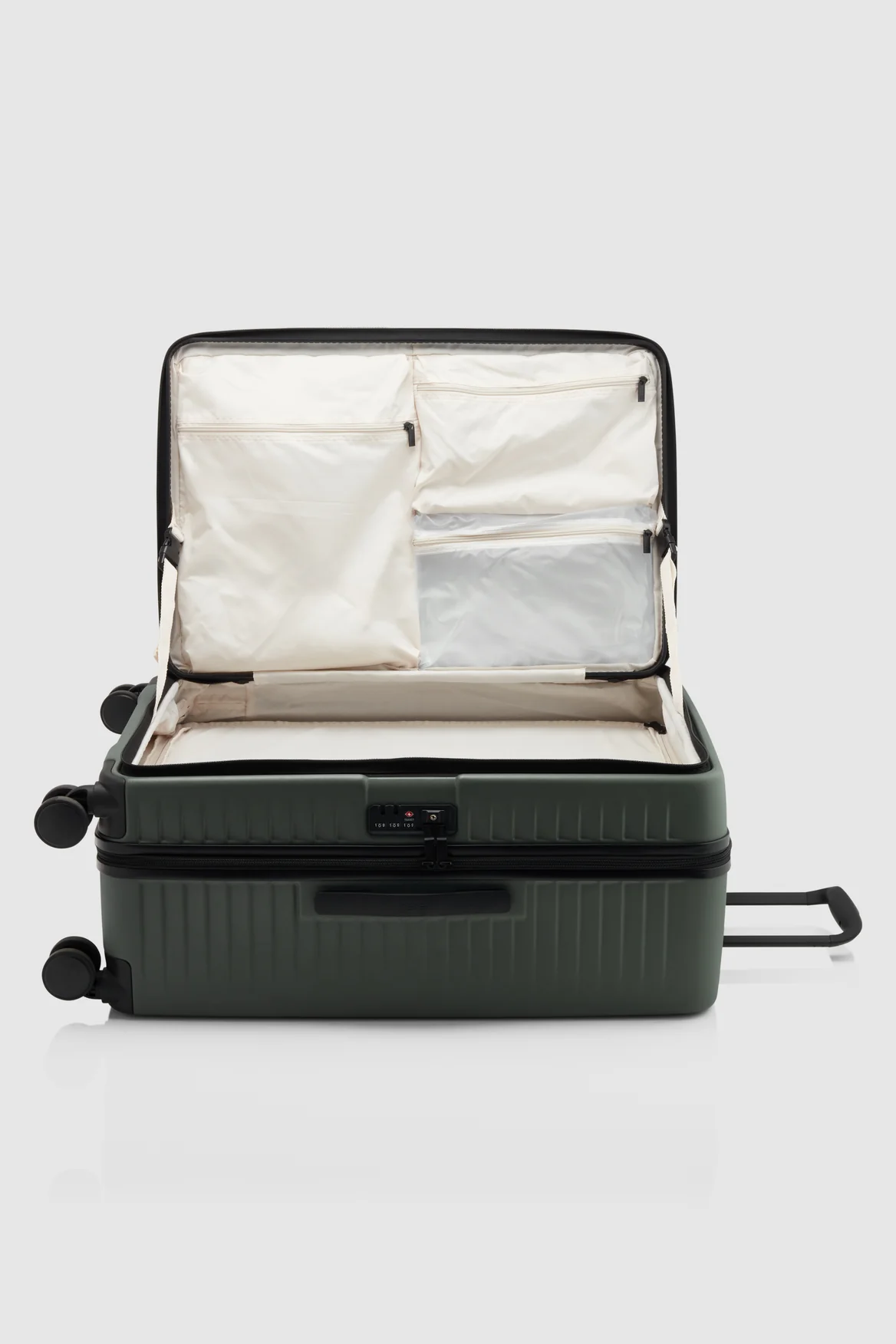 Venture Dual Open 66cm Suitcase - Image 3