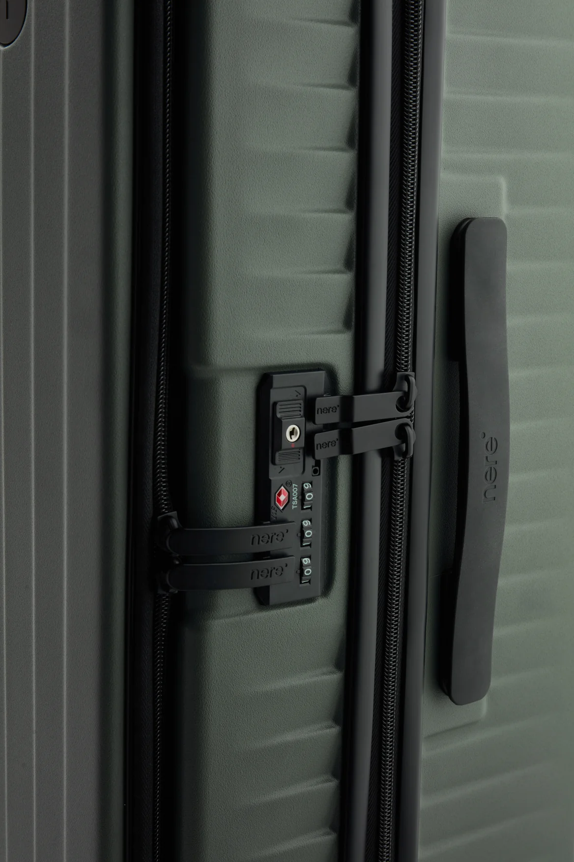 Venture Dual Open 66cm Suitcase - Image 8