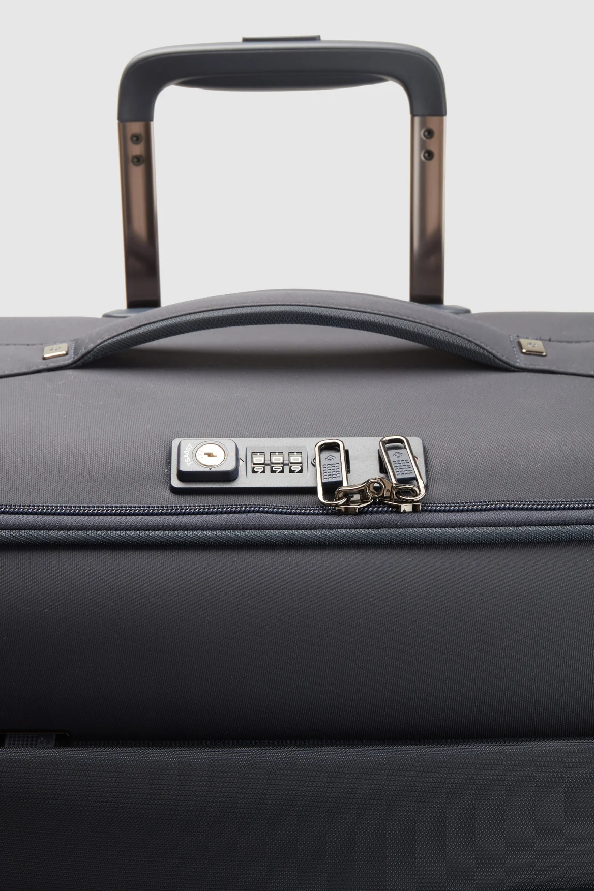 Airea Check-In 78cm Suitcase - Image 6