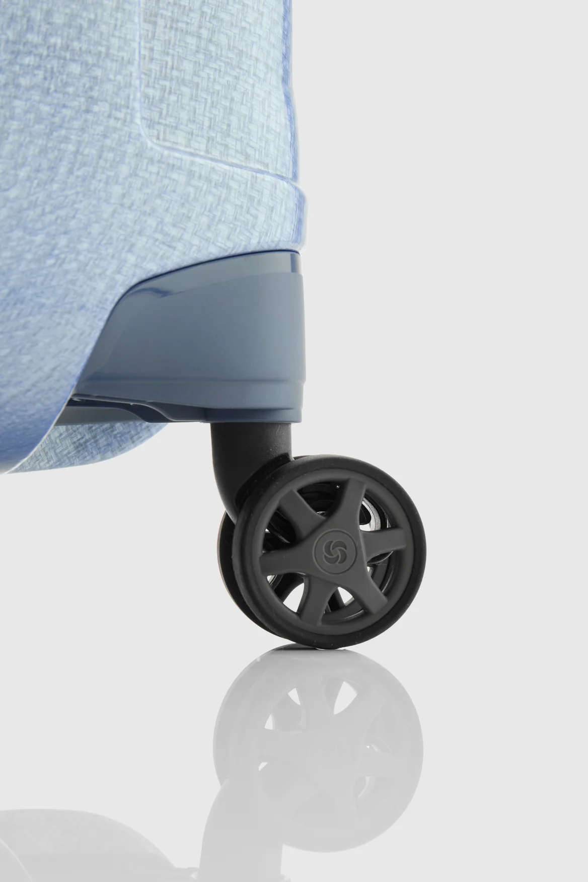 C-Lite Check-In 75cm Suitcase - Image 6