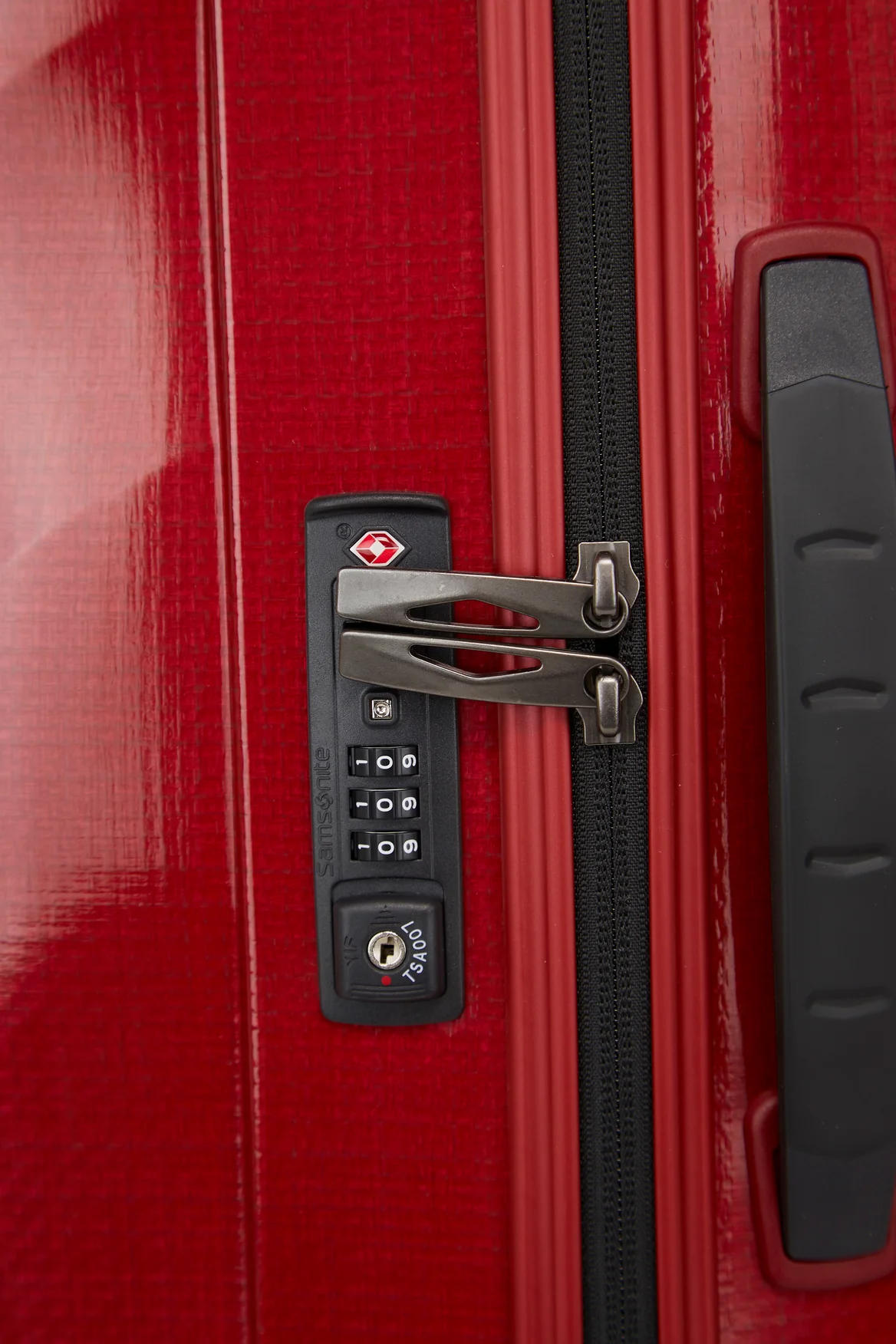 C-Lite Check-In 81cm Suitcase - Image 7