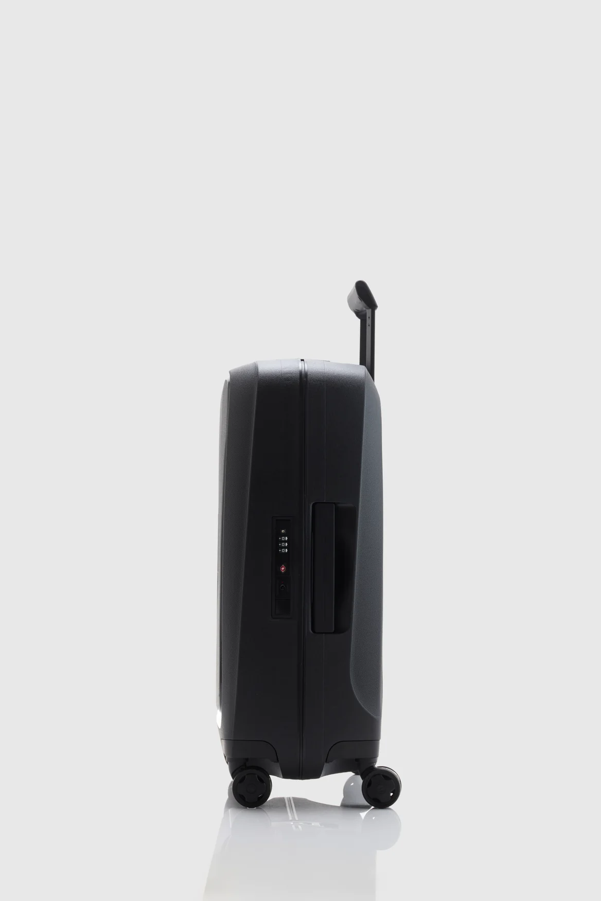 Essens Carry-On 55cm Suitcase - Image 2