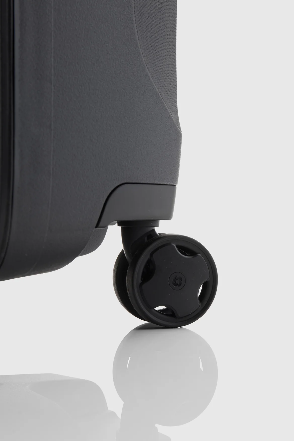Essens Check-In 69cm Suitcase - Image 6