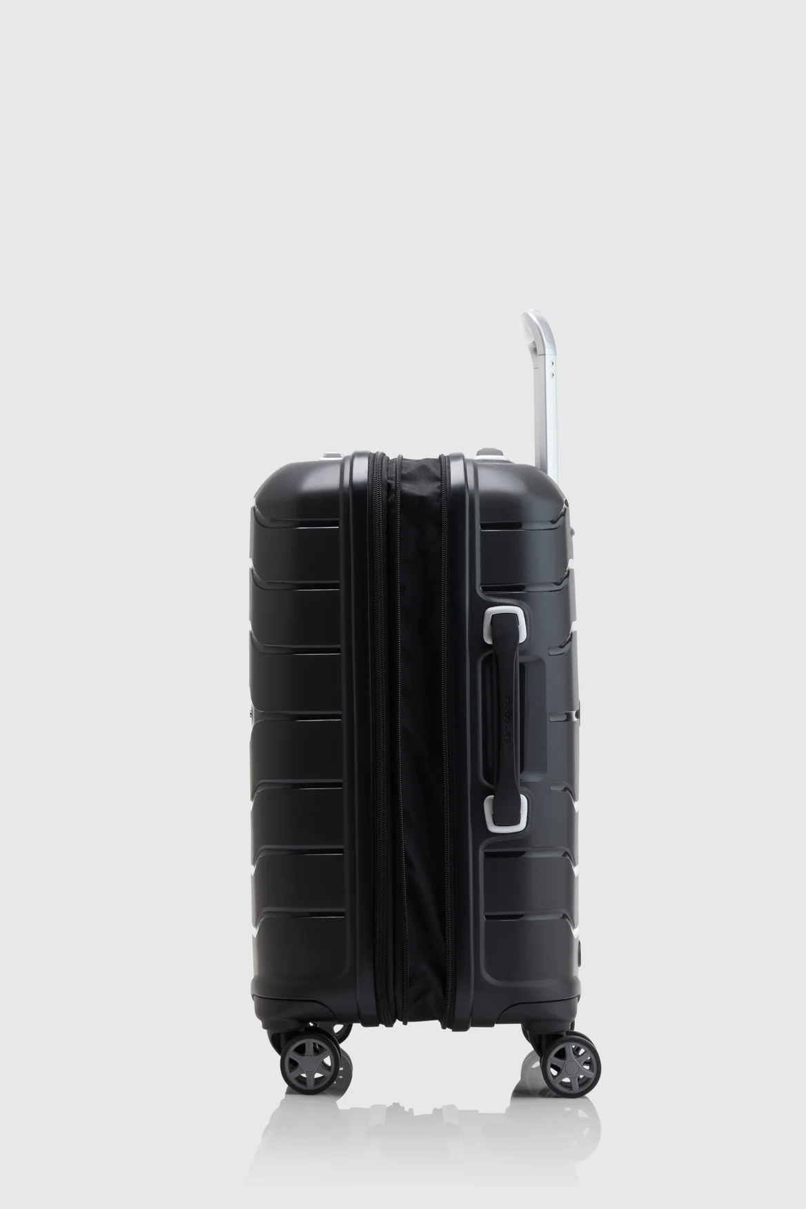 Oc2lite Carry-On 55cm Suitcase - Image 3