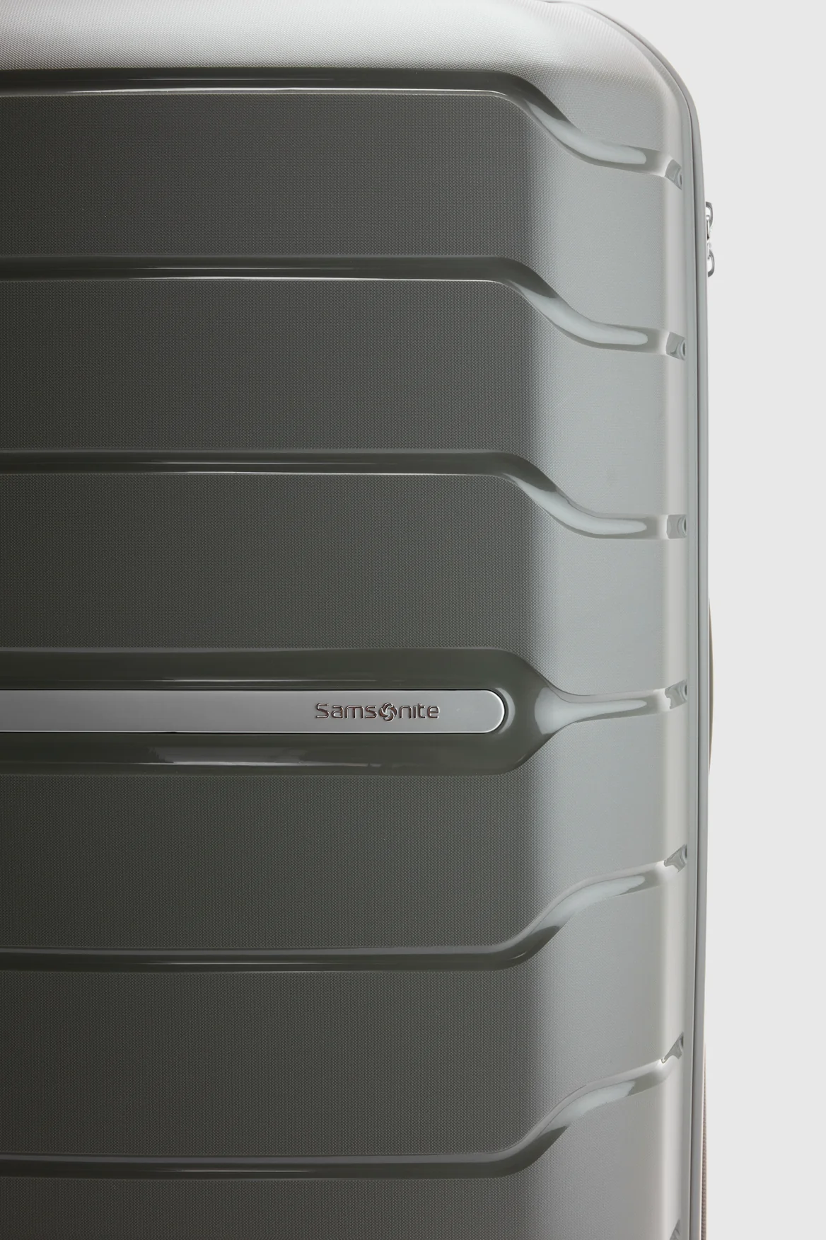 Oc2lite Carry-On 55cm Suitcase - Image 8