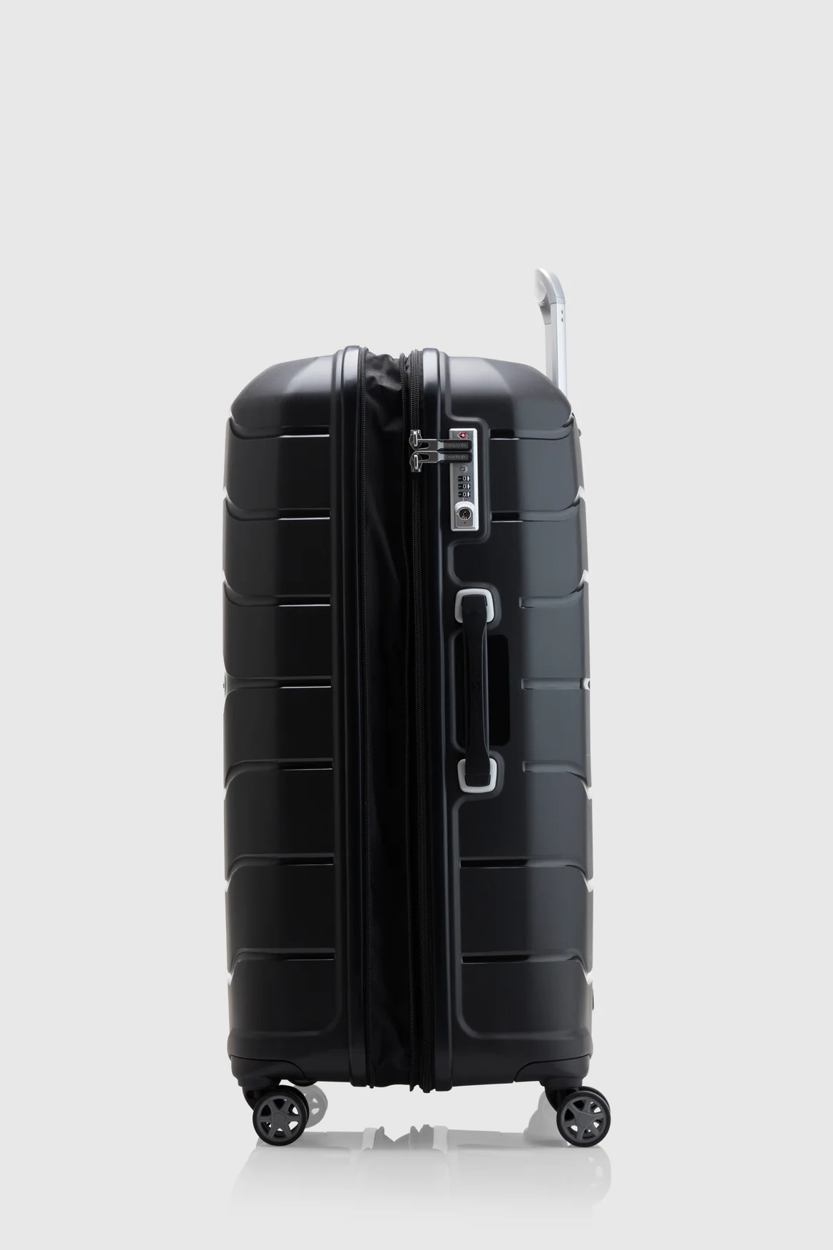 Oc2lite Check-In 68cm Suitcase - Image 3