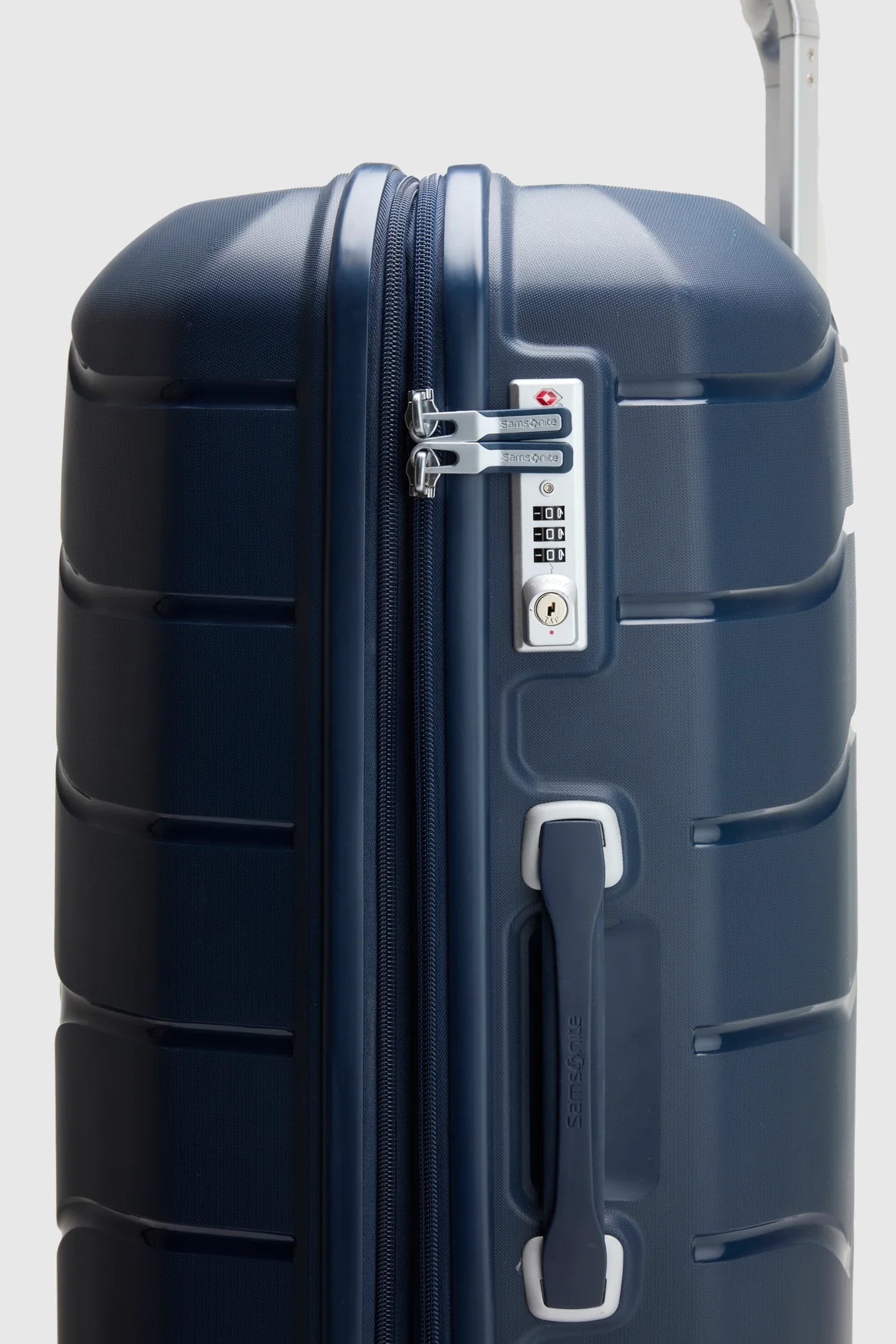 Oc2lite Check-In 75cm Suitcase - Image 8