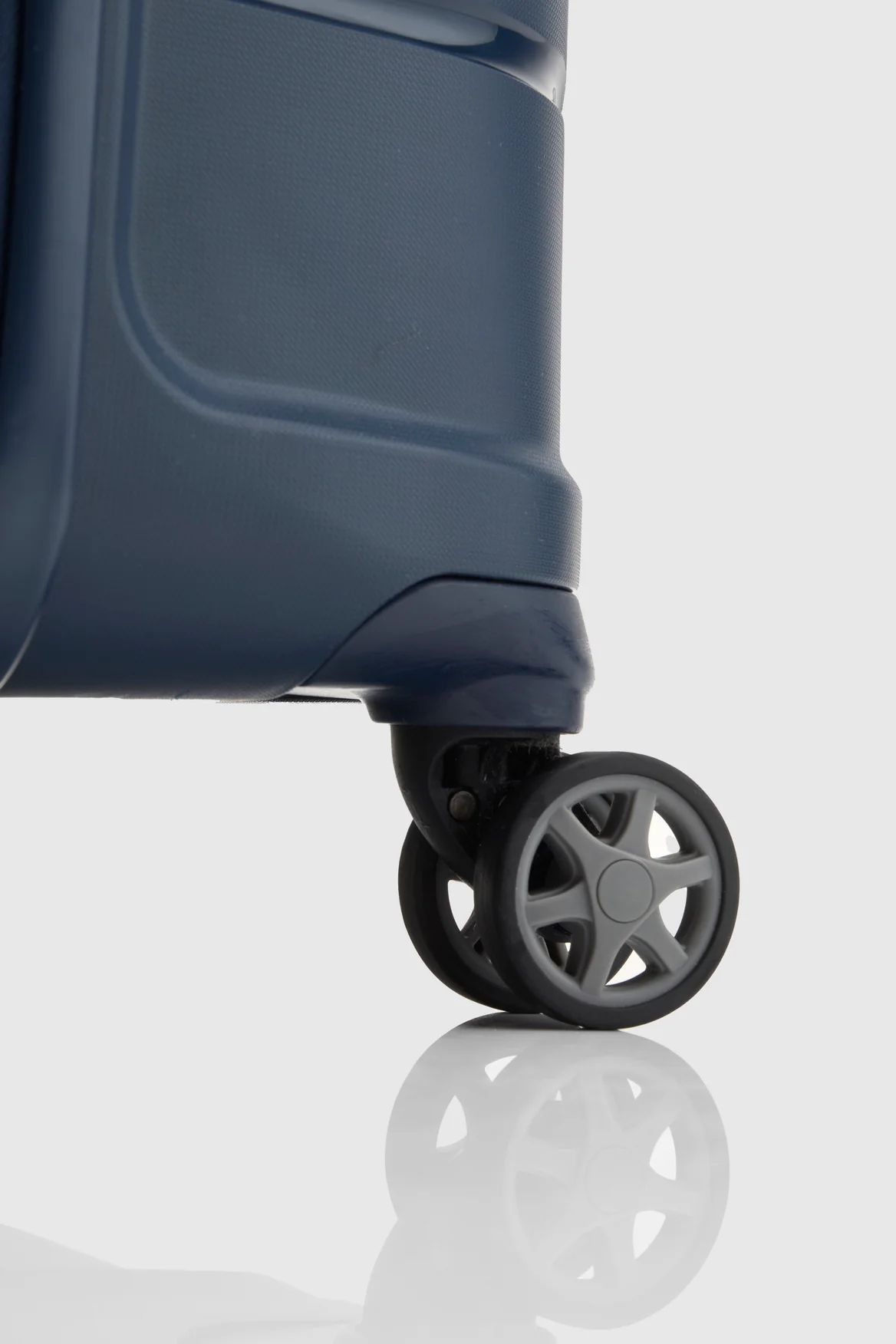 Oc2lite Check-In 81cm Suitcase - Image 6