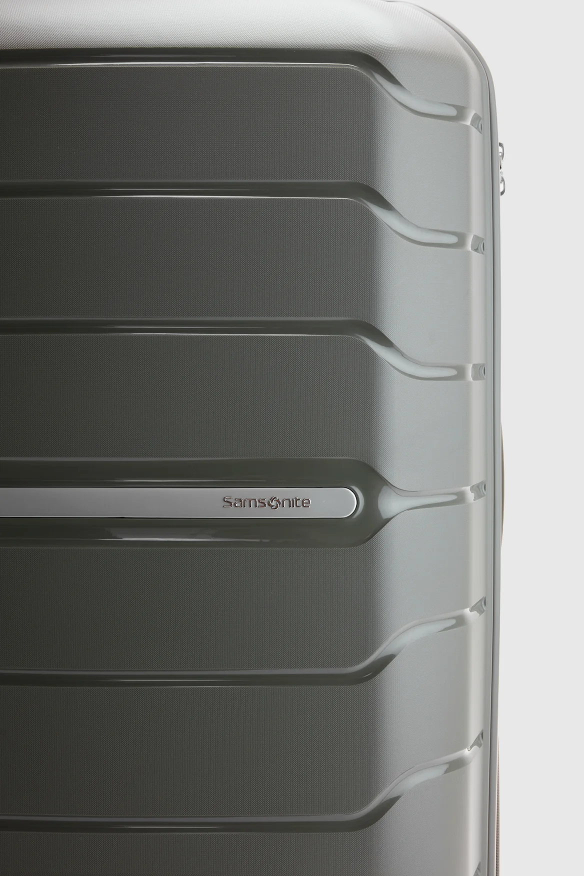 Oc2lite Check-In 81cm Suitcase - Image 8