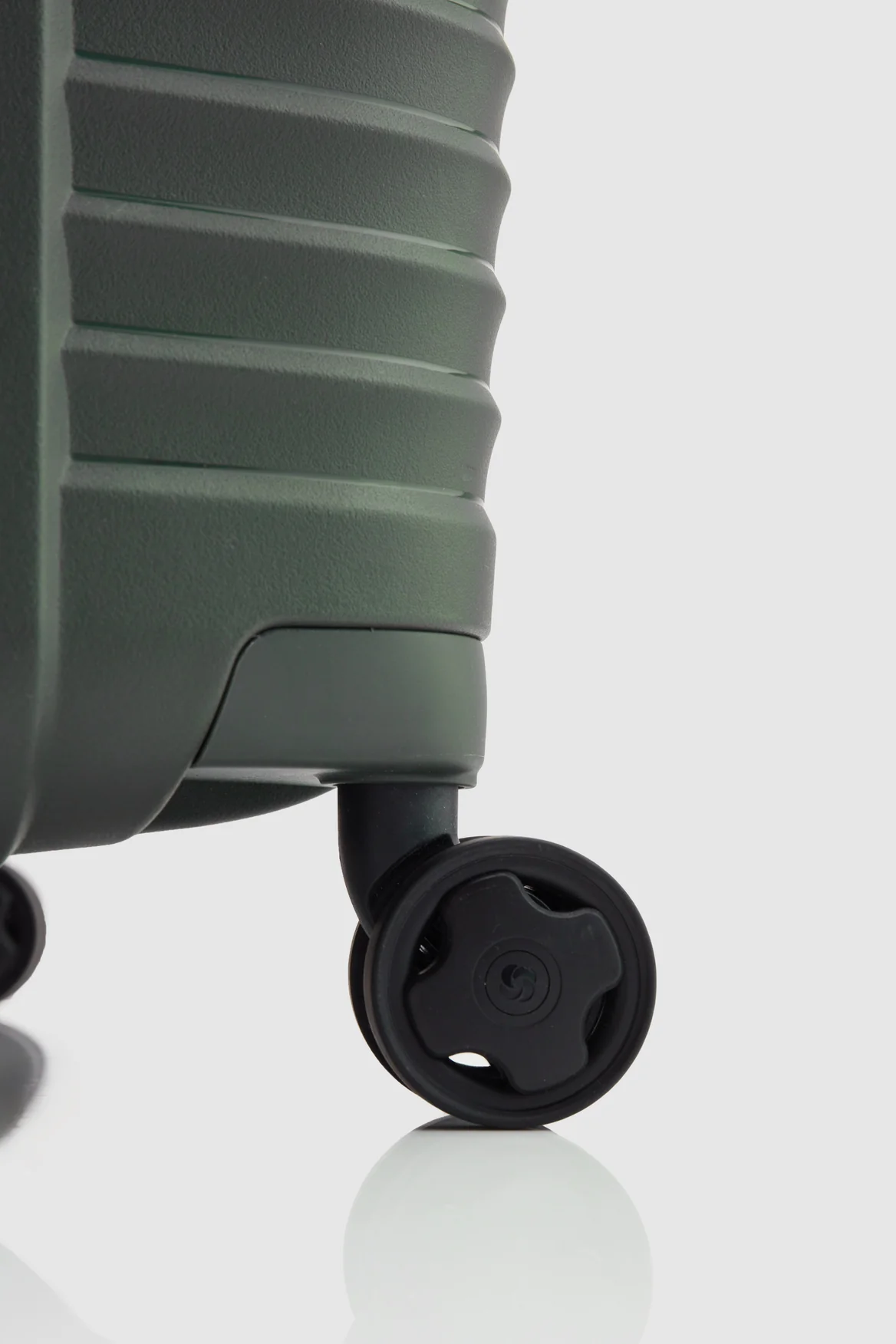 Upscape Check-In 75cm Suitcase - Image 6