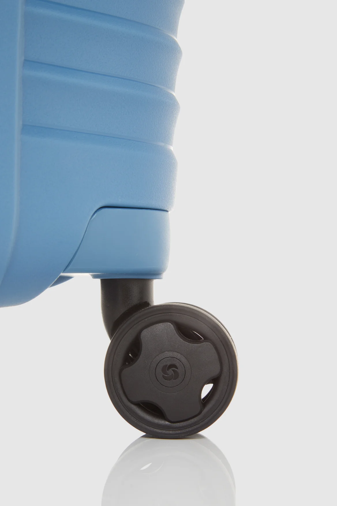 Upscape Check-In 75cm Suitcase - Image 6