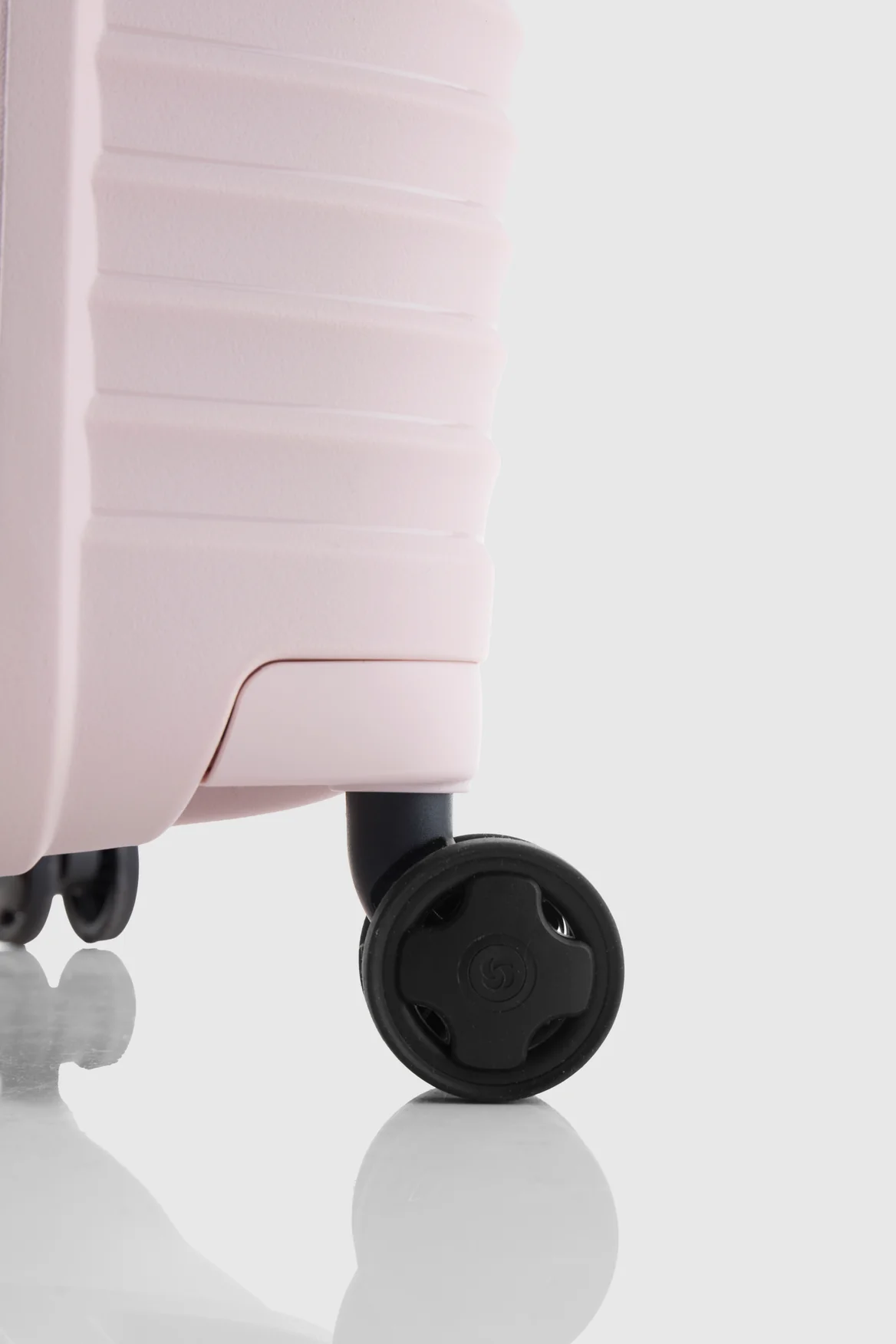 Upscape Check-In 75cm Suitcase - Image 6